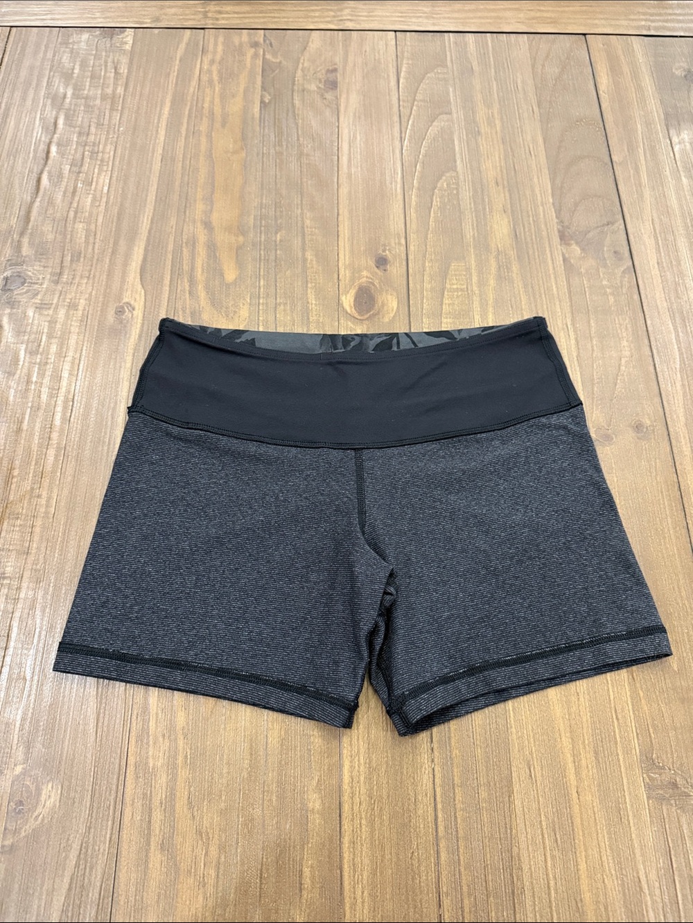 Lululemon Reverse Groove Short (Regular) - Picture 3 of 11